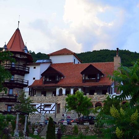 Castelul Lupilor Hotel Chimindia Exterior foto